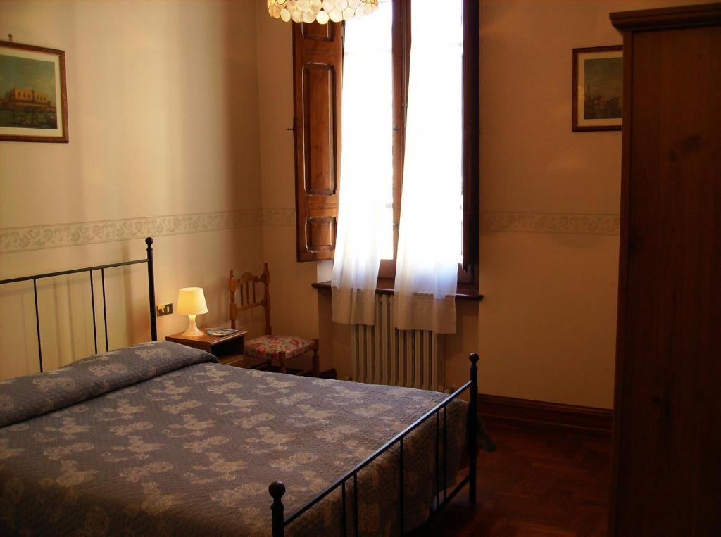 B&B Santa Chiara スルモナ 部屋 写真