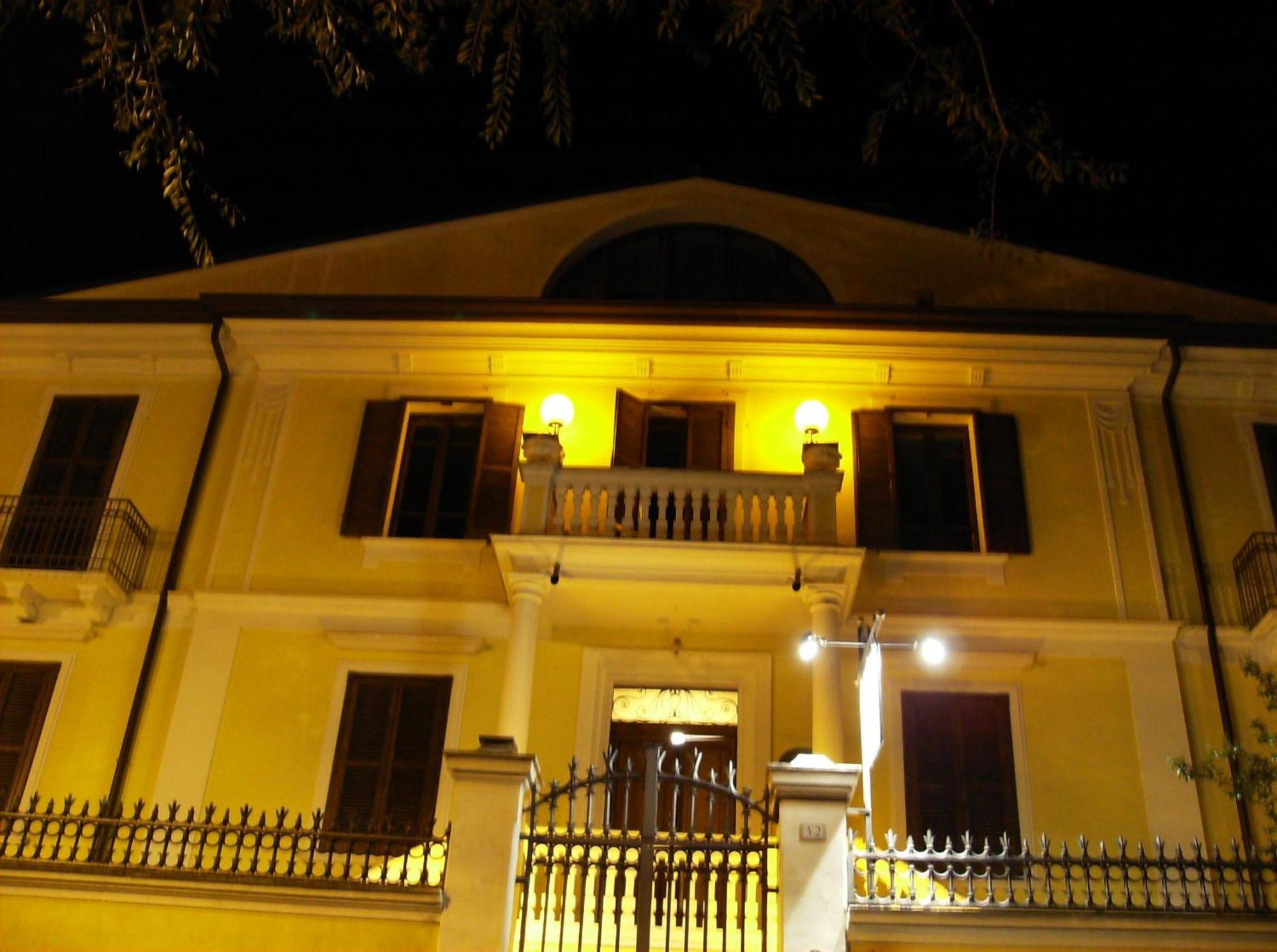 B&B Santa Chiara スルモナ エクステリア 写真